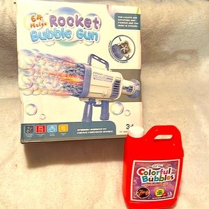 New Rocket Bubble Gun black with free 32 ounce colorful bubbles‼️